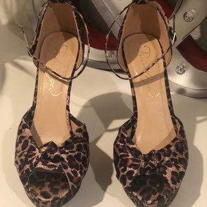 6.5 peep toe leopard heel by privilege/justfab